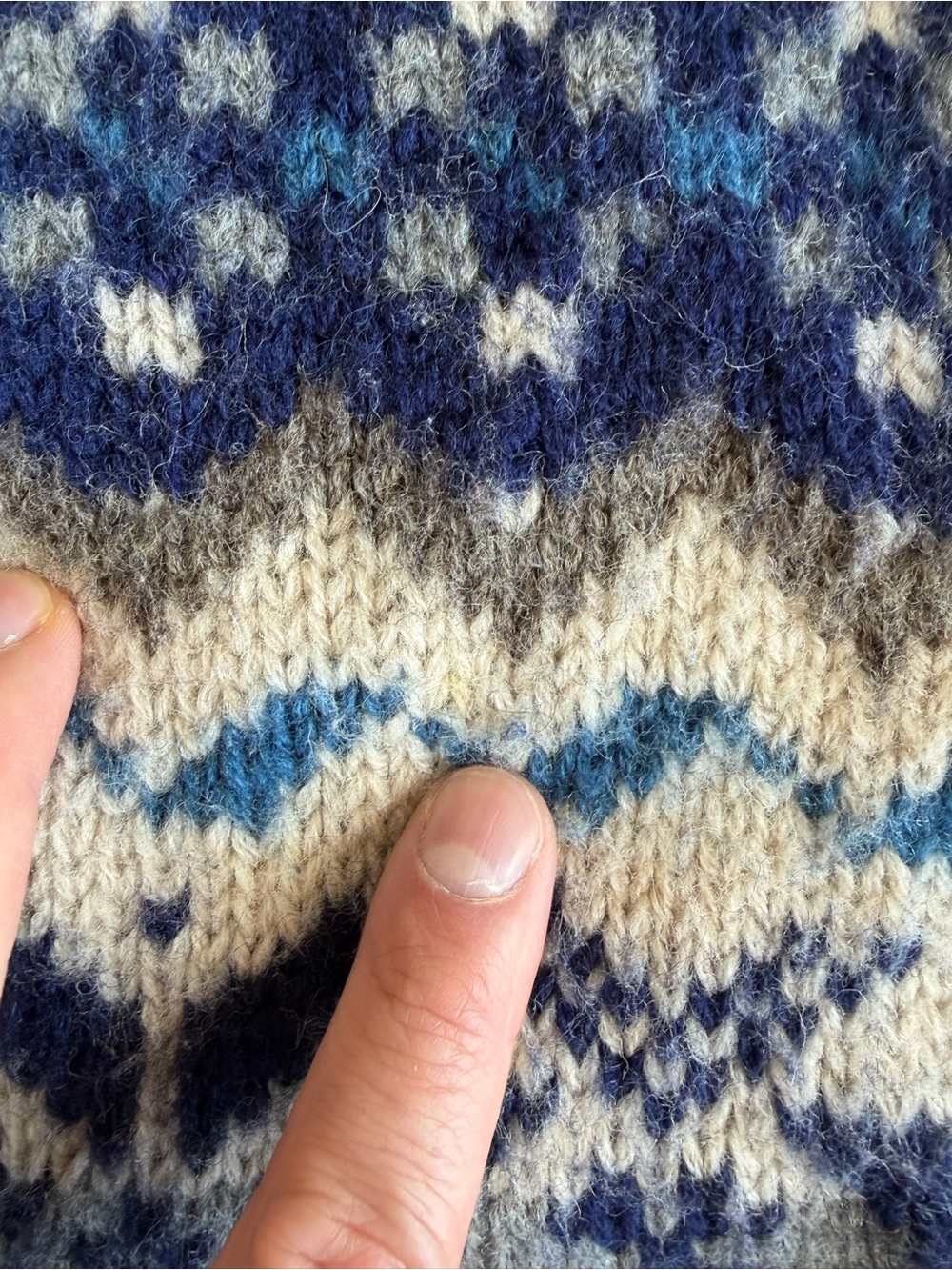 Cozy Abercrombie & fitch Fair Isle Crewneck Sweater in Cream and Navy - Picture 6 of 6